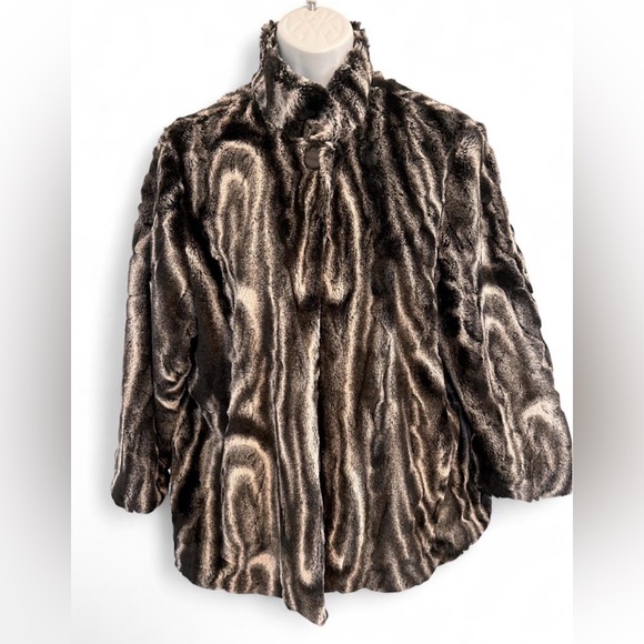 Alfred Dunner Jackets & Blazers - Alfred Dunner black and white faux fur lined cape jacket.